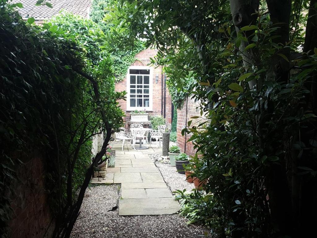 Hotel The Red House Grantham Exterior foto